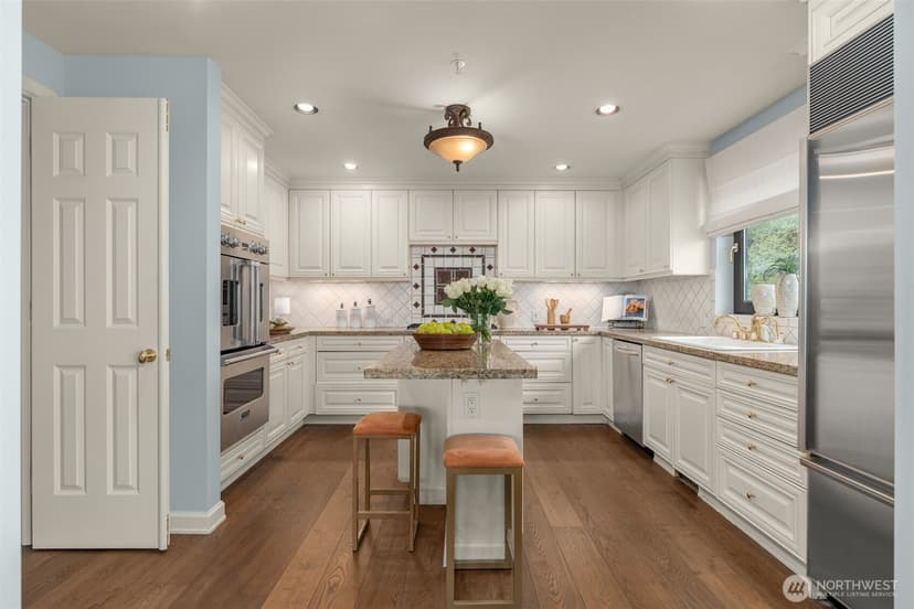 Property photo for 1333 Harbor Avenue SW #204, Seattle photo 11