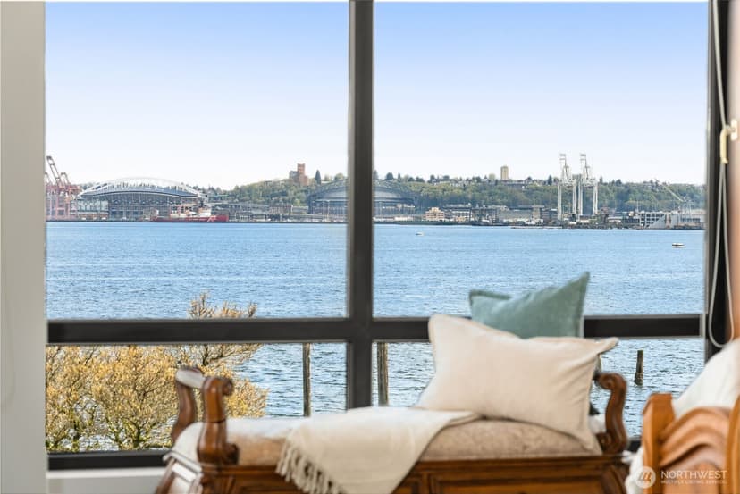 Property photo for 1333 Harbor Avenue SW #204, Seattle photo 16