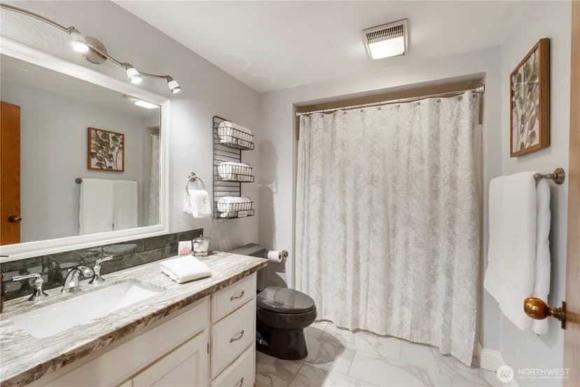 Property photo for 23305 98th Avenue S, Kent photo 18