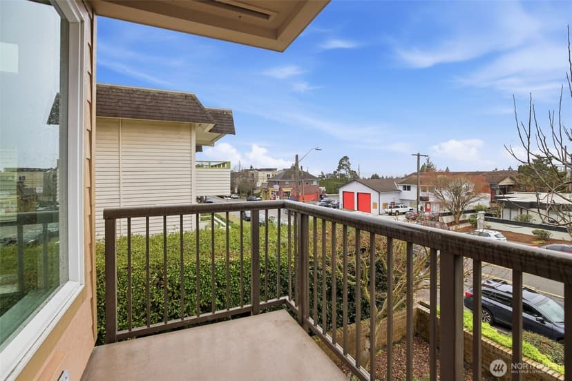 Property photo for 5642 California Avenue SW #3, Seattle photo 24