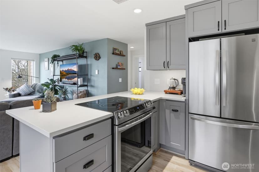 Property photo for 5642 California Avenue SW #3, Seattle photo 12