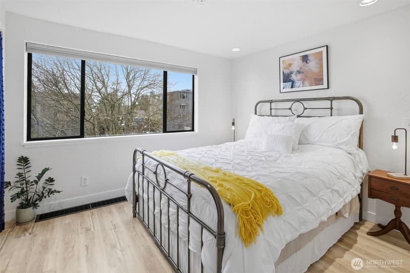 Property photo for 5642 California Avenue SW #3, Seattle photo 14