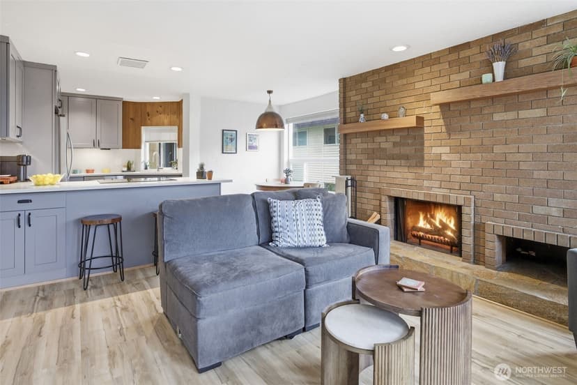 Property photo for 5642 California Avenue SW #3, Seattle photo 5