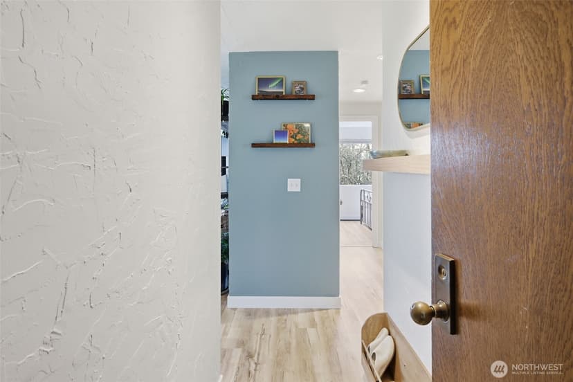 Property photo for 5642 California Avenue SW #3, Seattle photo 2