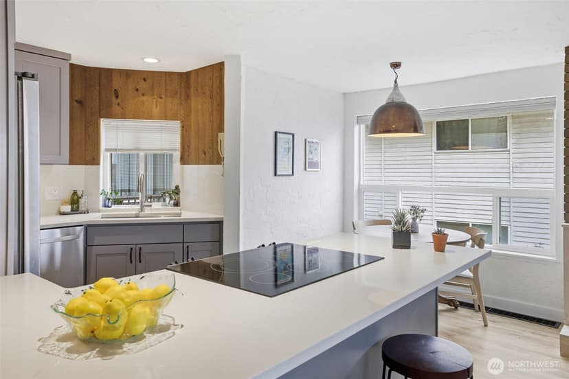 Property photo for 5642 California Avenue SW #3, Seattle photo 10