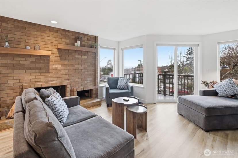 Property photo for 5642 California Avenue SW #3, Seattle photo 4