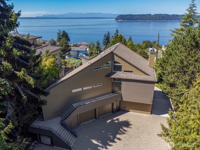 Property photo for 10413 66th Place W, Mukilteo photo 4