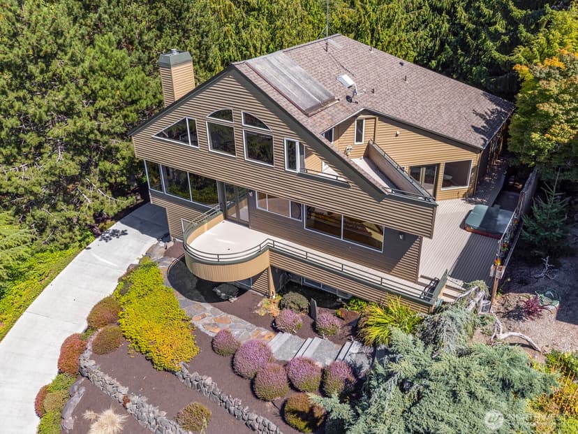 Property photo for 10413 66th Place W, Mukilteo photo 2