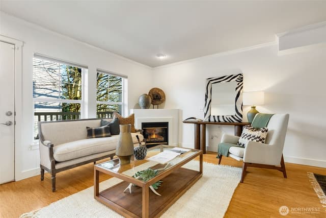 Property photo for 206 24th Avenue E, Seattle photo 2