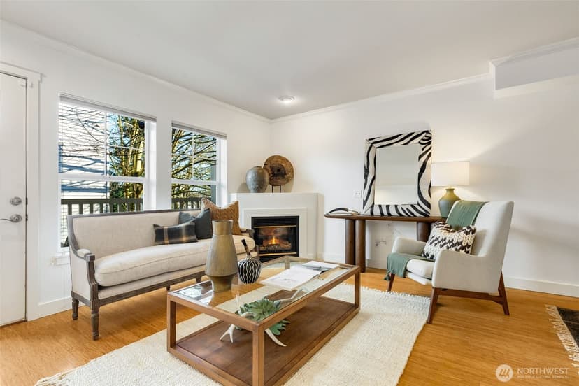 Property photo for 206 24th Avenue E, Seattle photo 2