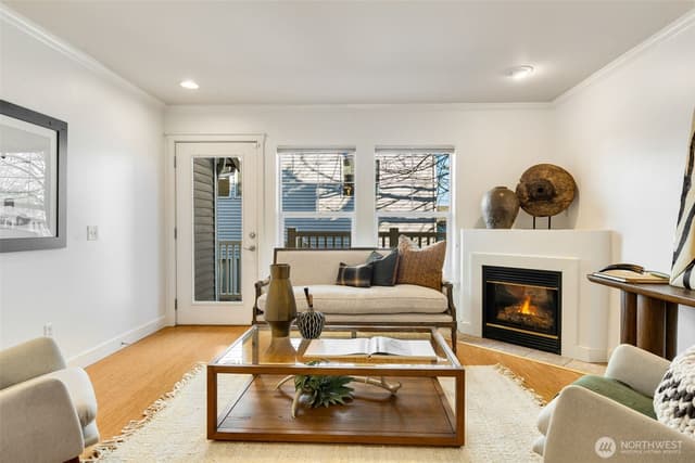 Property photo for 206 24th Avenue E, Seattle photo 3