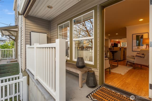 Property photo for 206 24th Avenue E, Seattle photo 4