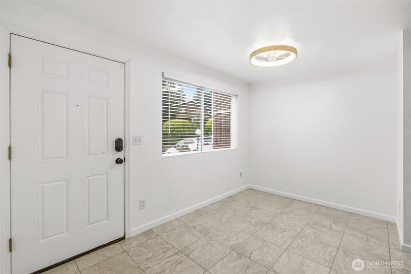 Property photo for 24856 145th Lane SE, Kent photo 3