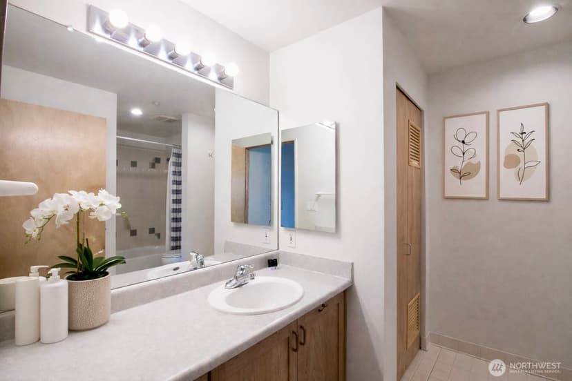 Property photo for 510 6th Avenue S #603, Seattle photo 9