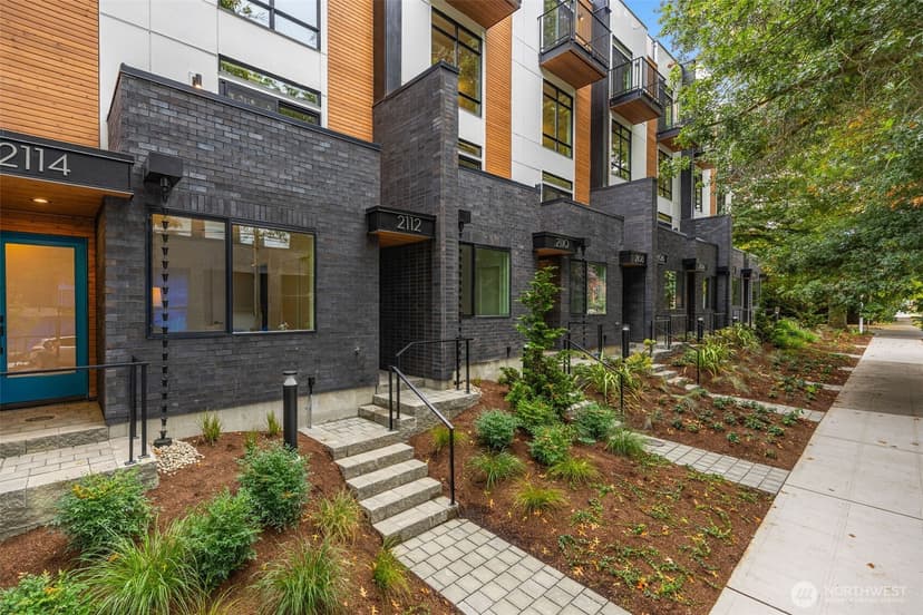 Property photo for 2112 1st Avenue N, Seattle