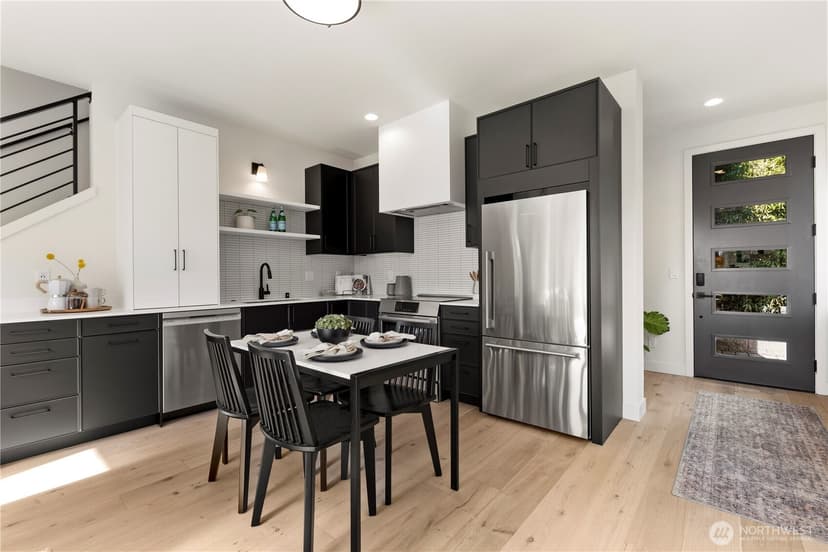 Property photo for 2560 30th Avenue W, Seattle photo 7