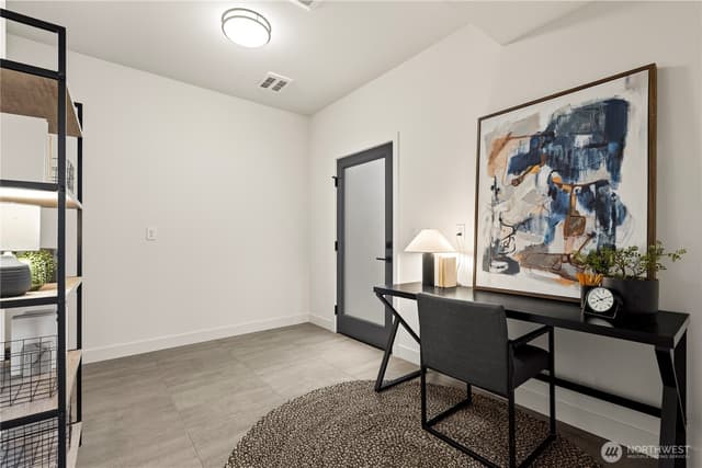 Property photo for 2560 30th Avenue W, Seattle photo 4
