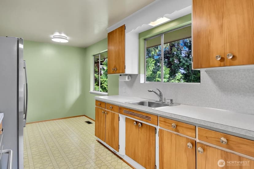 Property photo for 16003 5th Avenue NE, Shoreline photo 8