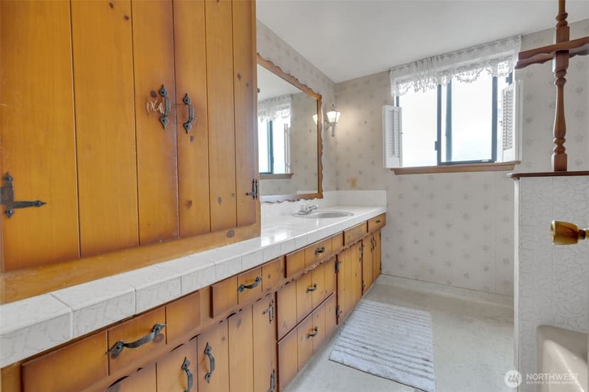 Property photo for 5714 Sealawn Avenue NE, Tacoma photo 13