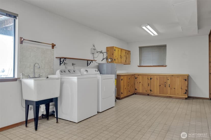 Property photo for 5714 Sealawn Avenue NE, Tacoma photo 17