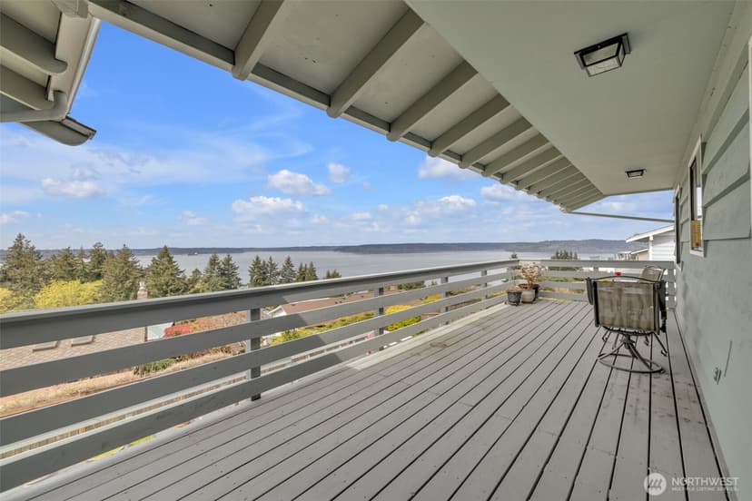 Property photo for 5714 Sealawn Avenue NE, Tacoma photo 6