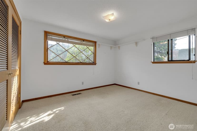 Property photo for 5714 Sealawn Avenue NE, Tacoma photo 12