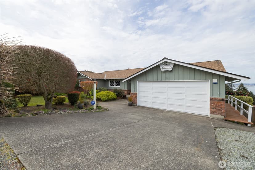 Property photo for 5714 Sealawn Avenue NE, Tacoma photo 4