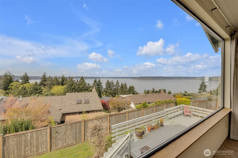Property photo for 5714 Sealawn Avenue NE, Tacoma photo 9