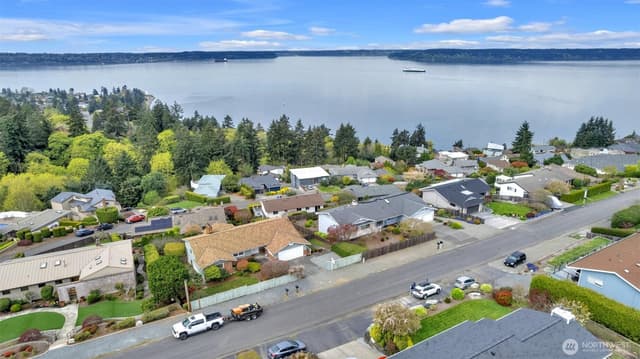 Property photo for 5714 Sealawn Avenue NE, Tacoma photo 2