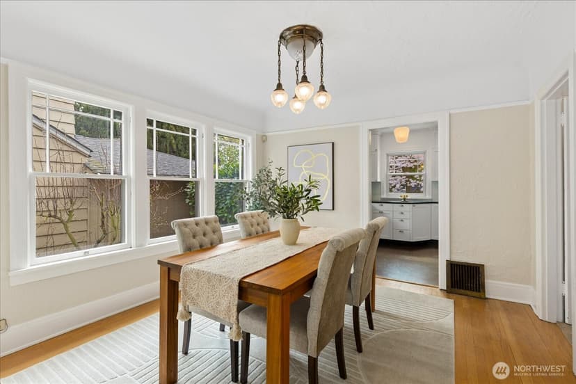 Property photo for 823 NE 58th Street, Seattle photo 8