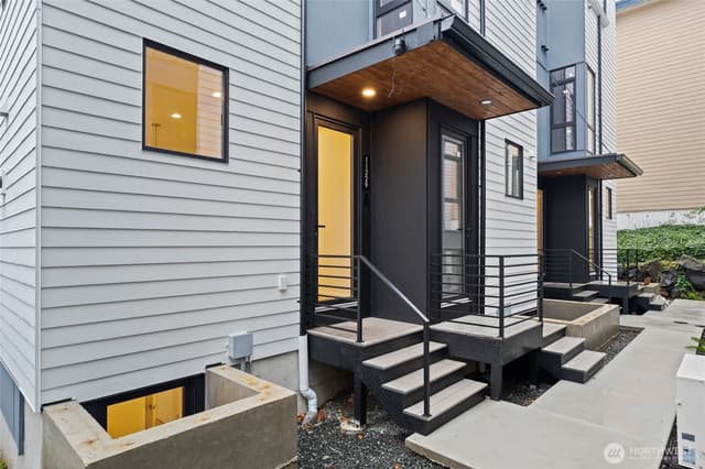 Property photo for 11229 Greenwood Avenue N #C, Seattle photo 2