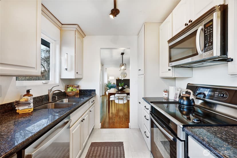 Property photo for 6346 26th Avenue SW, Seattle photo 10