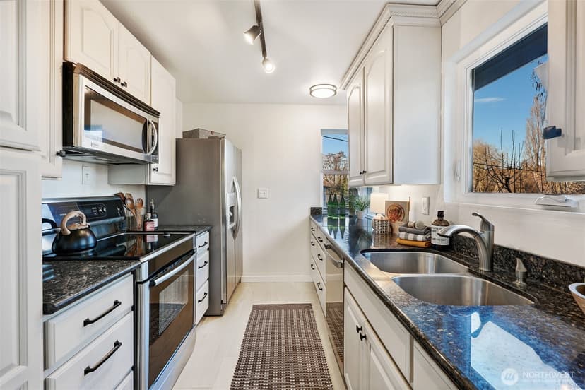 Property photo for 6346 26th Avenue SW, Seattle photo 9
