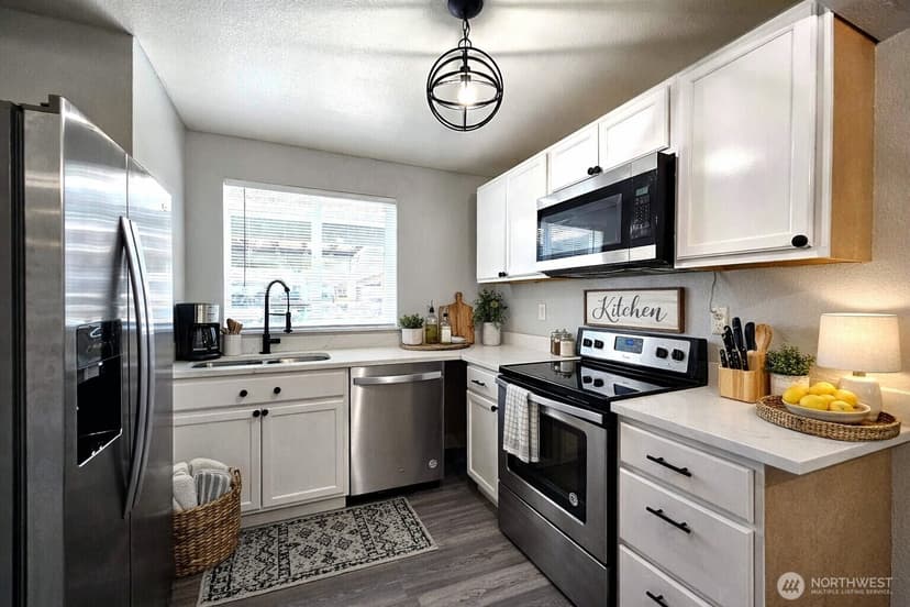 Property photo for 10318 15th Avenue Ct E, Tacoma photo 3