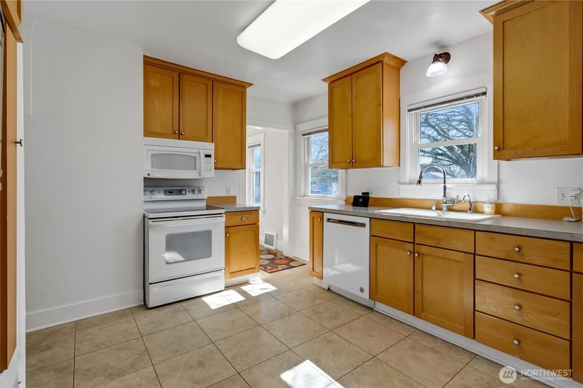 Property photo for 864 S Fife Street, Tacoma photo 11