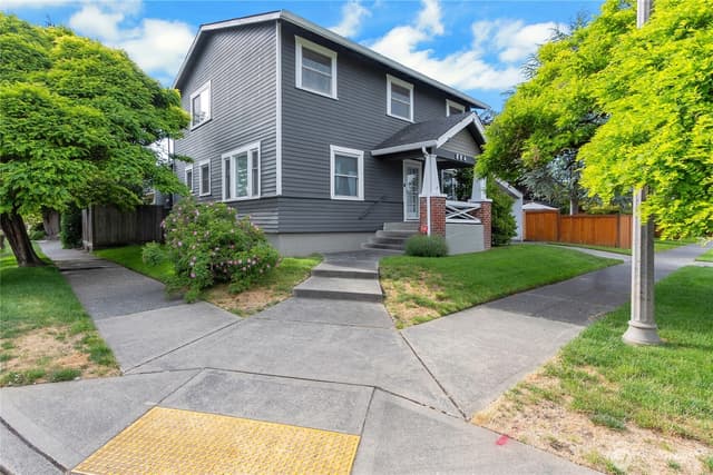 Property photo for 864 S Fife Street, Tacoma photo 3