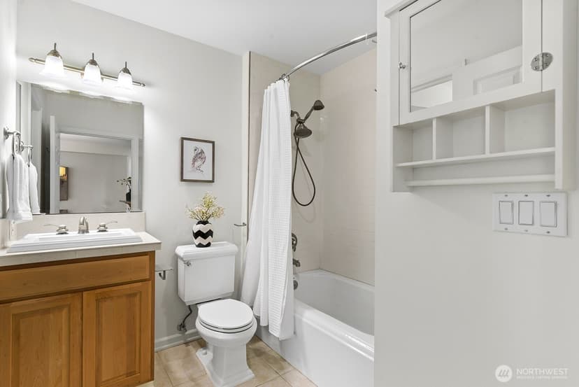 Property photo for 4847 California Avenue SW #402, Seattle photo 17