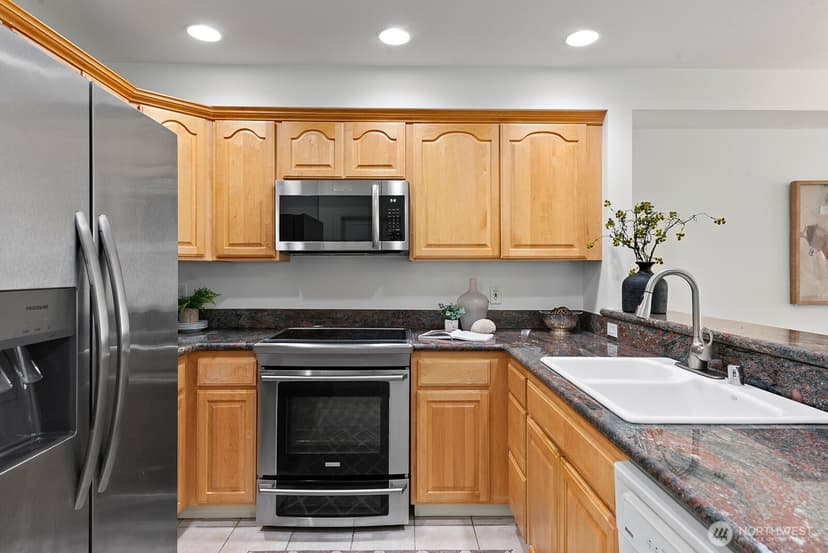 Property photo for 4847 California Avenue SW #402, Seattle photo 9