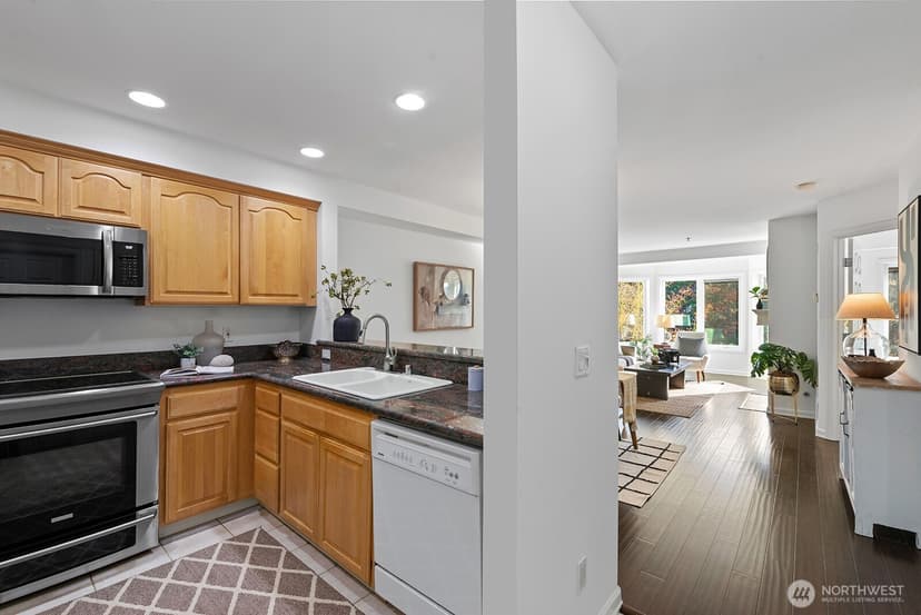 Property photo for 4847 California Avenue SW #402, Seattle photo 12