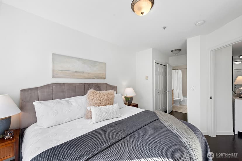 Property photo for 4847 California Avenue SW #402, Seattle photo 14