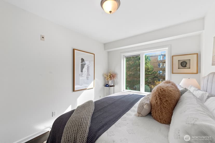 Property photo for 4847 California Avenue SW #402, Seattle photo 15
