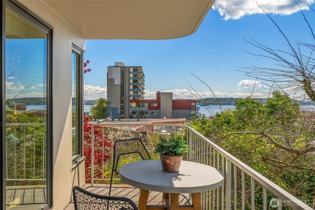 Property photo for 619 5th Avenue W #302, Seattle