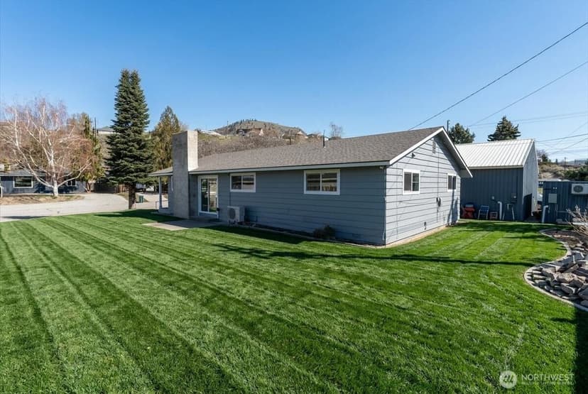 Property photo for 916 E Johnson Avenue, Chelan photo 3