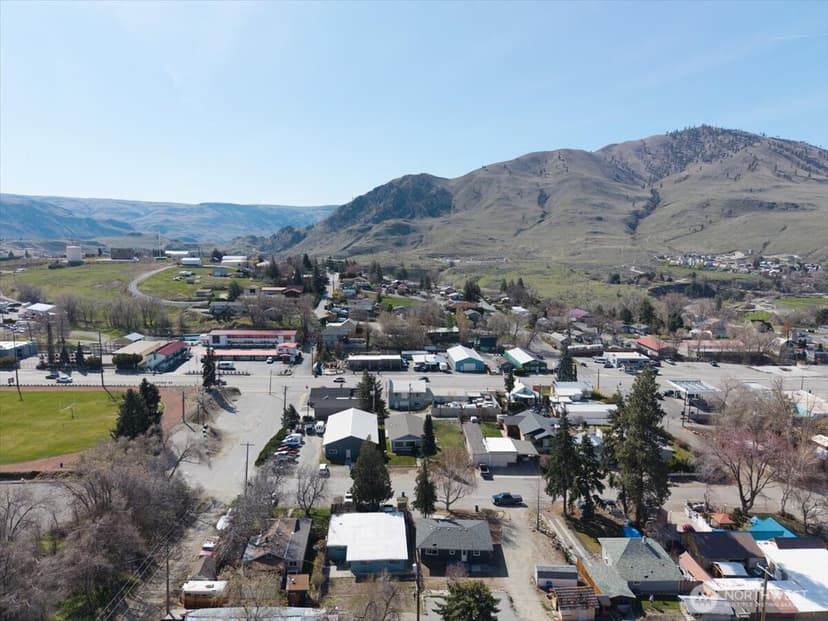 Property photo for 916 E Johnson Avenue, Chelan photo 32