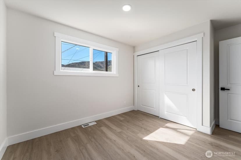 Property photo for 916 E Johnson Avenue, Chelan photo 27