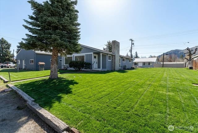 Property photo for 916 E Johnson Avenue, Chelan photo 2