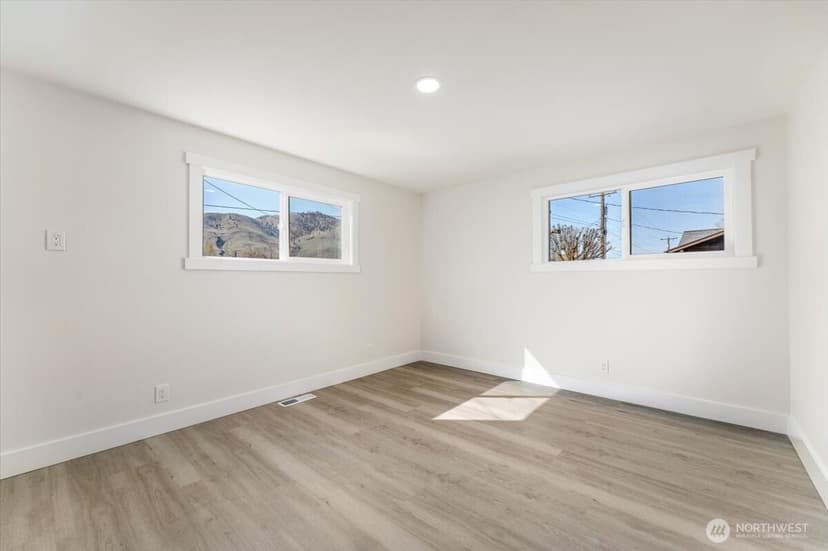 Property photo for 916 E Johnson Avenue, Chelan photo 23