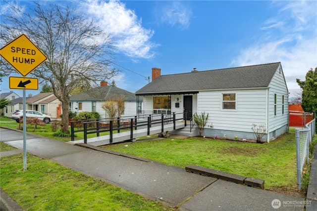 Property photo for 13856 37th Avenue S, Tukwila photo 3