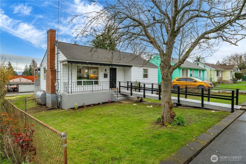 Property photo for 13856 37th Avenue S, Tukwila photo 2