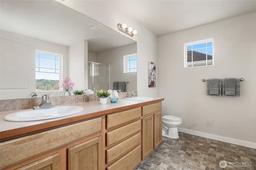 Property photo for 16019 2nd Avenue NE, Duvall photo 18